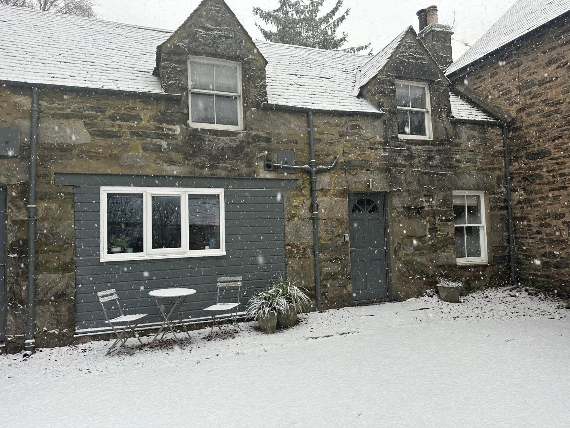 Red Squirrel Cottage Strathtay Экстерьер фото